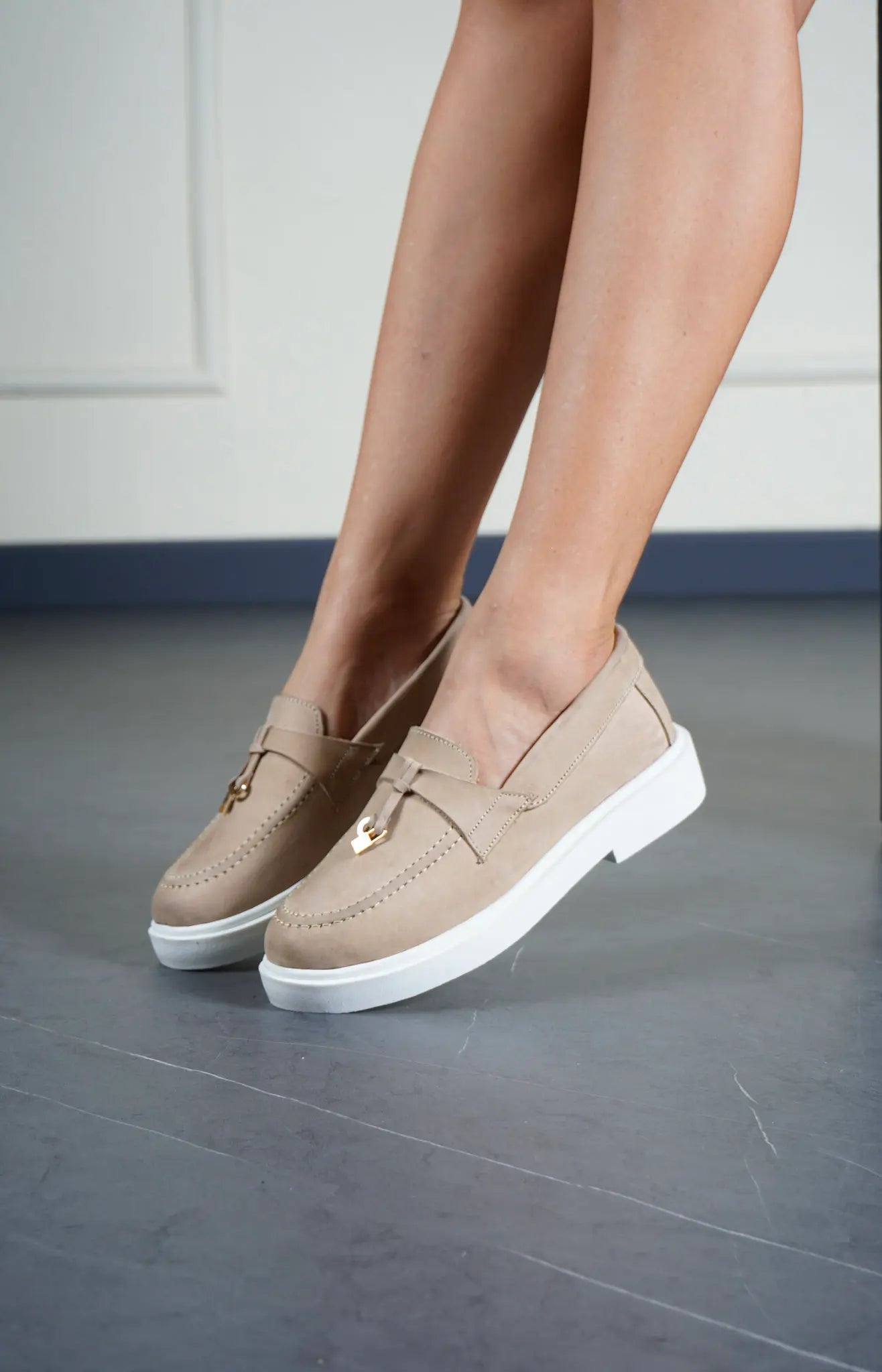 Elisa Beige