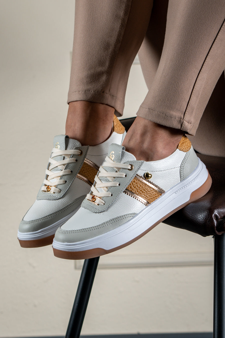 Emilia Talco x Mostaza