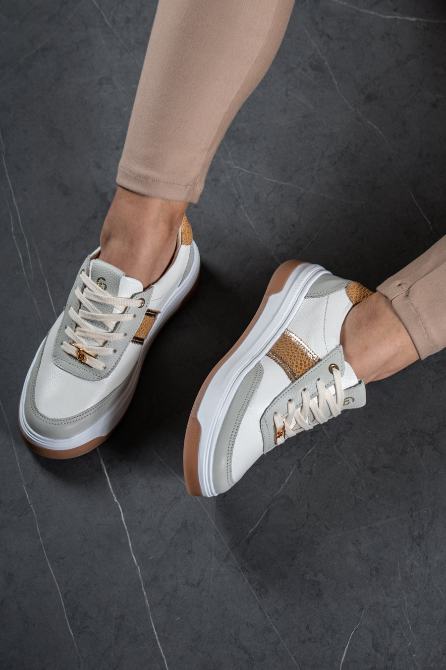 Emilia Talco x Mostaza