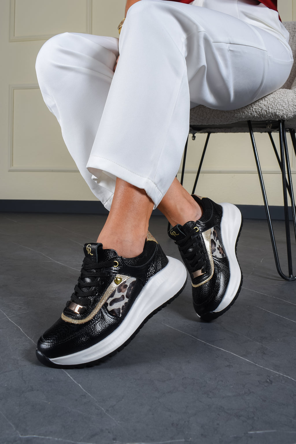 Indira Negro X Print