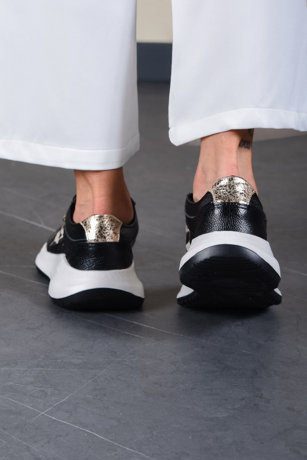 Indira Negro X Print